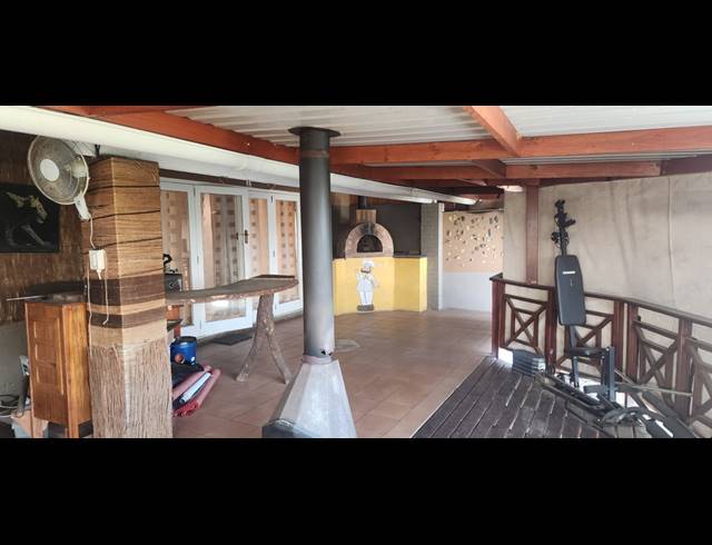 3 BEDROOM HOUSE FOR SALE IN BISLEY